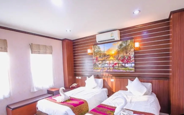 Bander Hotel