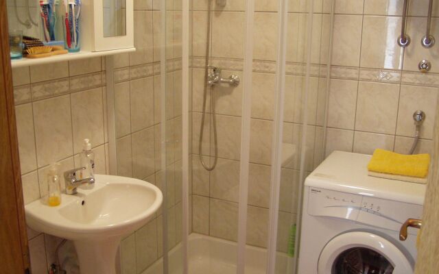 Apartment Lado - free parking: A1 Supetar, Island Brac
