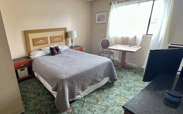 Hooligans Fishing Lodge