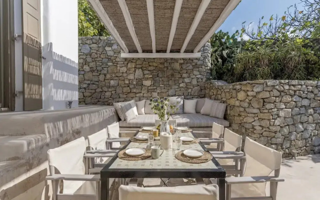 Traditional Villa With Swimming Pool