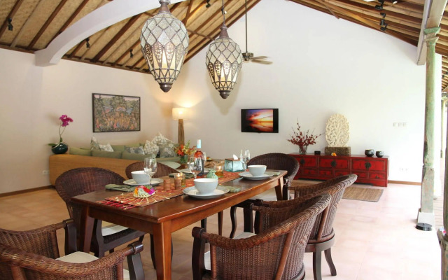 Cili Emas Oceanside Resort