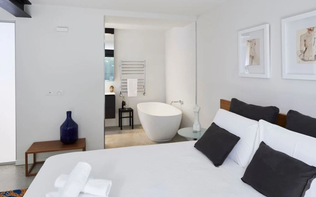 Stunning 2 Bedroom Home in Albert Park