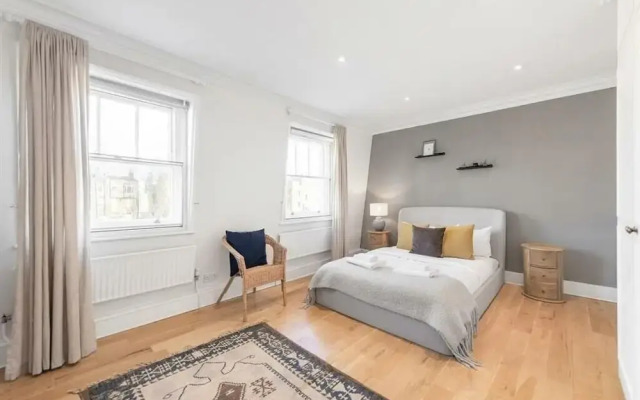 Spacious 3B House in South Kensington