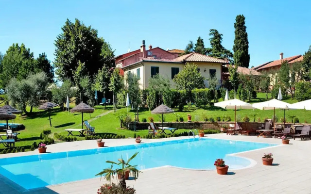 Apartment in Vinci With Pool and Wellness