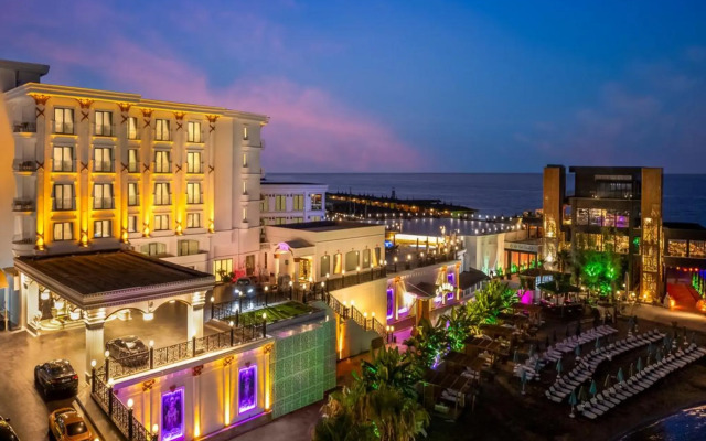 Les Ambassadeurs Marina Hotel & Casino
