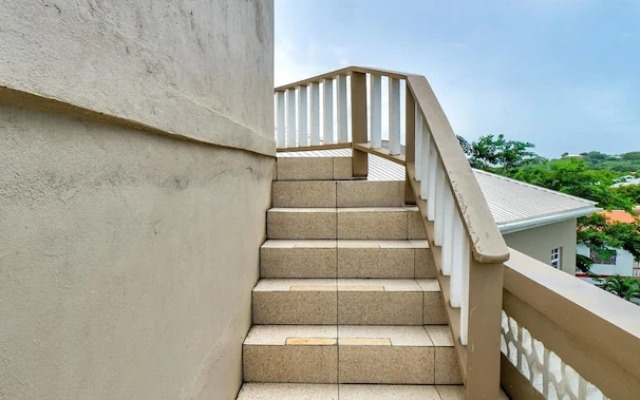 Your quaint home just steps from beach