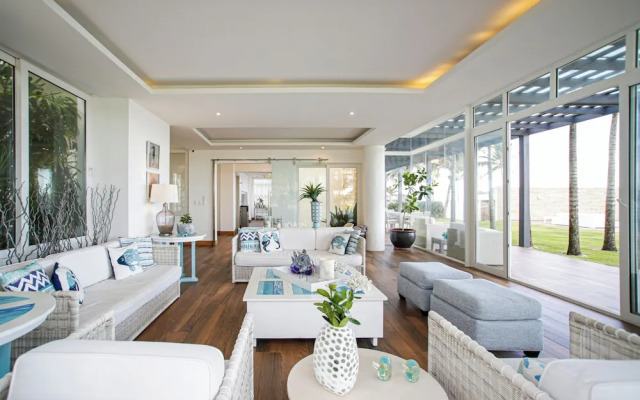 Oceanfront Luxury 10BR Villa