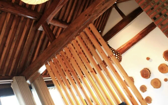 Carpenter's Rustic Courtyard-Great Wall