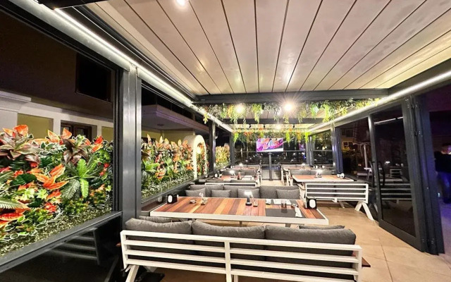 Club Karakas Apart