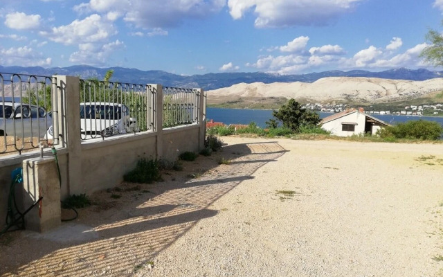 Sarin - Free Parking and Flat Internet - A1