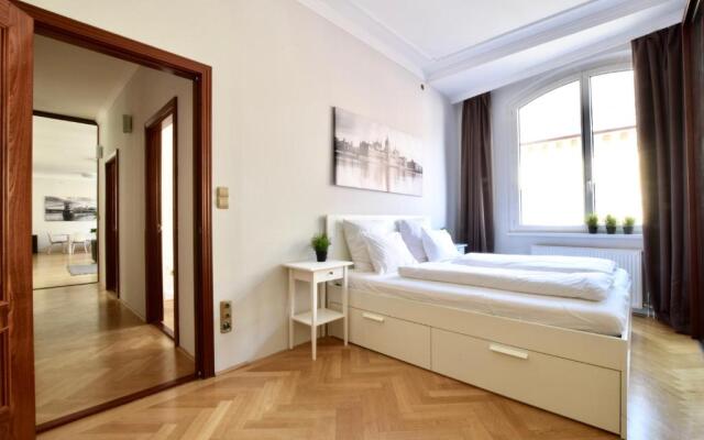 Luxury Apartment by Hi5 - Lovag Suites