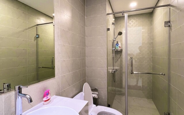 Lyshing Apartment in Vinhomes Luxury Landmark