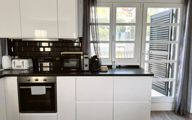 Luxurious Penthouse Studio with Private Terrace - Grand Central House