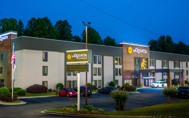 La Quinta Inn & Suites by Wyndham Fayetteville I-95