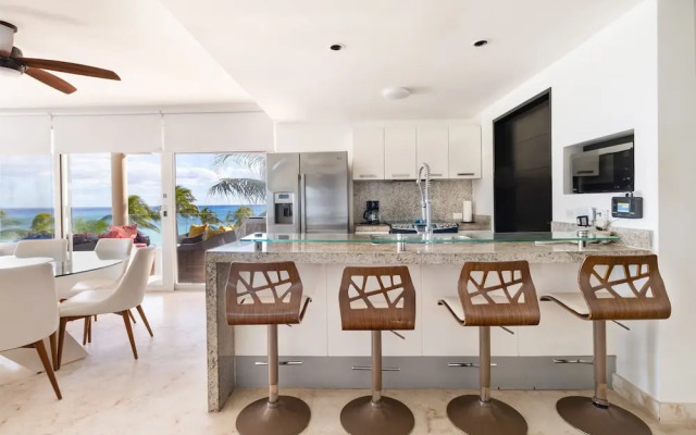 Elements Penthouse 22 4 Bedroom Condo by RedAwning