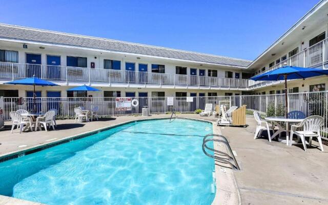 Motel 6 Oakland Airport