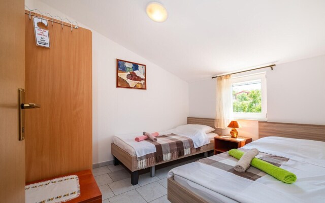 Nice Apartment in Rovanjska With 2 Bedrooms and Wifi
