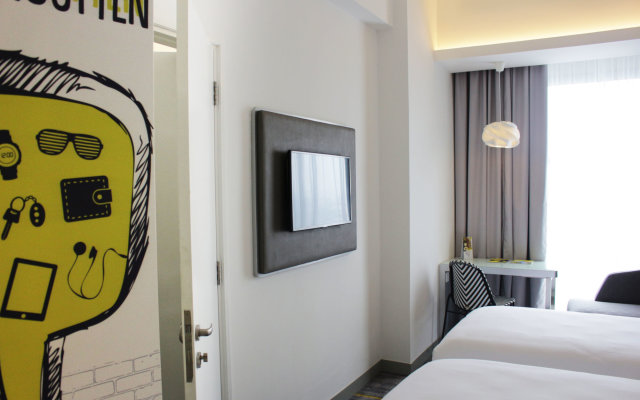 YELLO Hotel Harmoni