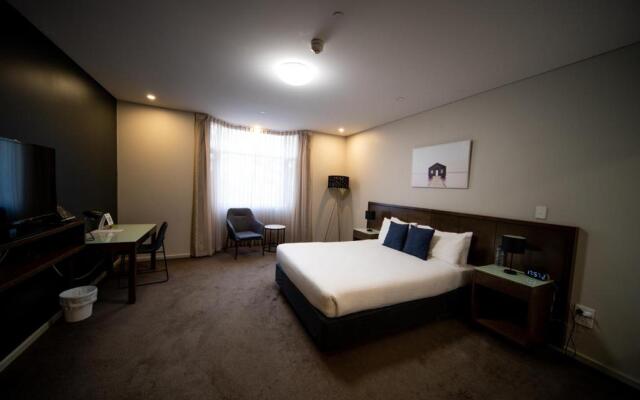 Sfera's Park Suites & Convention Centre