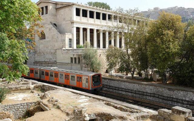 Bright studio on the 4th floor • Next to Gkazi