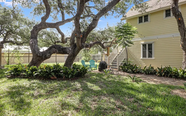 Rockport Treehouse 1 Bedroom Home
