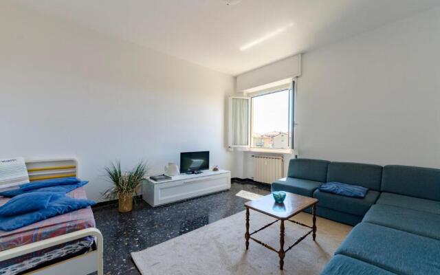 JOIVY Family Flat W/Terrace & Parking Near Beach