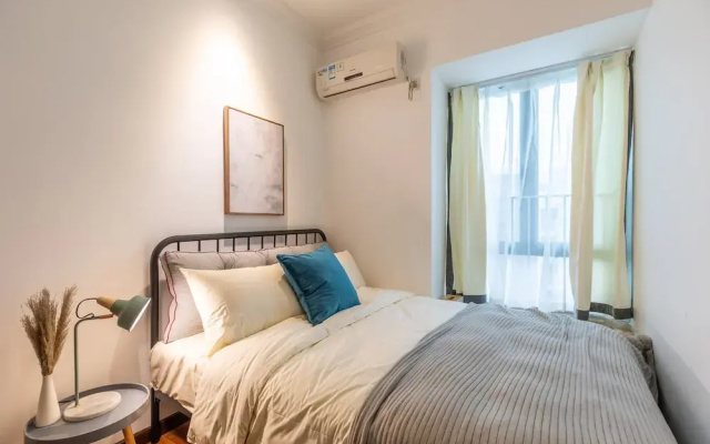 Locals Boutique Apartment Huafa Plaza 11