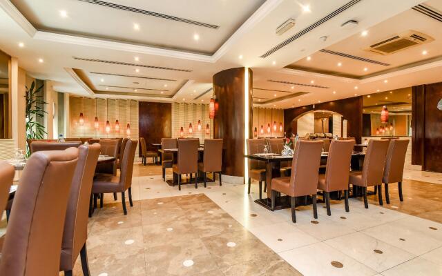Landmark Summit Hotel
