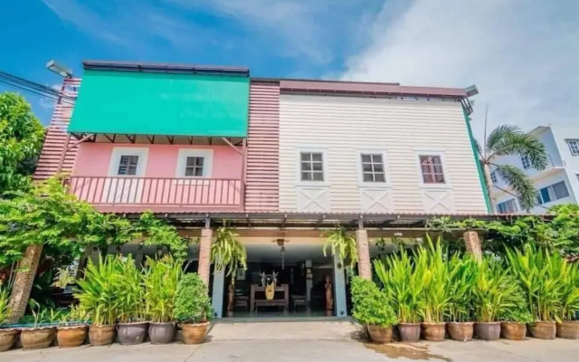 Sabai Hotel Lopburi