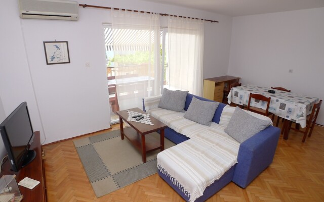 Apartment for 5 Persons With Balcony
