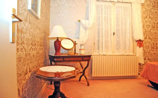 1 Bedroom House 20min Walk To Centre in Tournus (Adults Only)