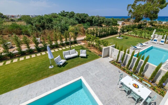 By The Beach - Blue Topaz Villa