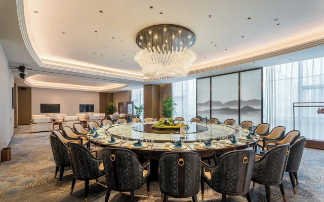 Grand Honor Hotel