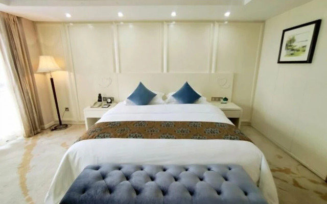 Royal Hotel
