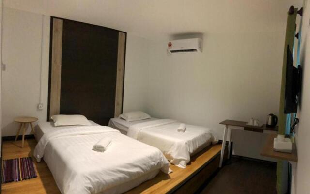 OYO HOME 90667 Chen Room Bs