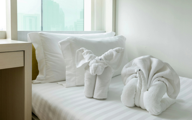 Centara Watergate Pavilion Hotel Bangkok - Image 2