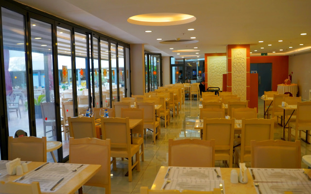 Club Aqua Plaza