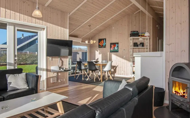 6 Person Holiday Home in Tarm