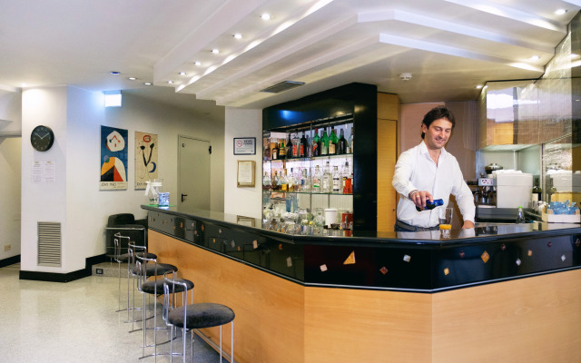 Hotel Junior