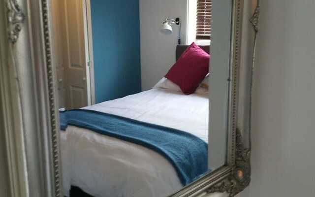 Cafe Guest House 34