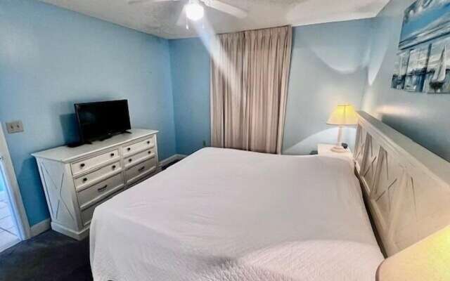 Pelican Beach 1711 1 Bedroom Condo by Pelican Beach Management