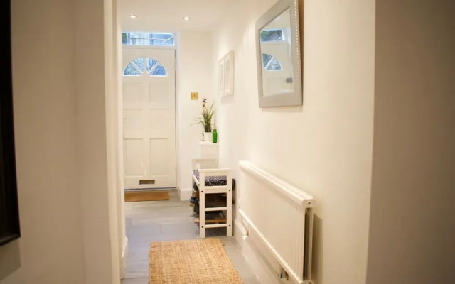 Central, Garden Flat, Sleeps 4, Perfect Location