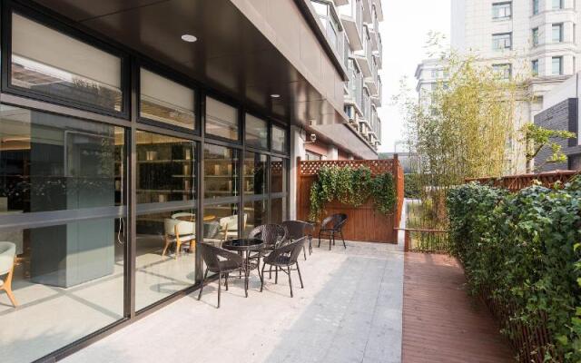 Ji Hotel (Shanghai Longbai Xincun Metro Station)