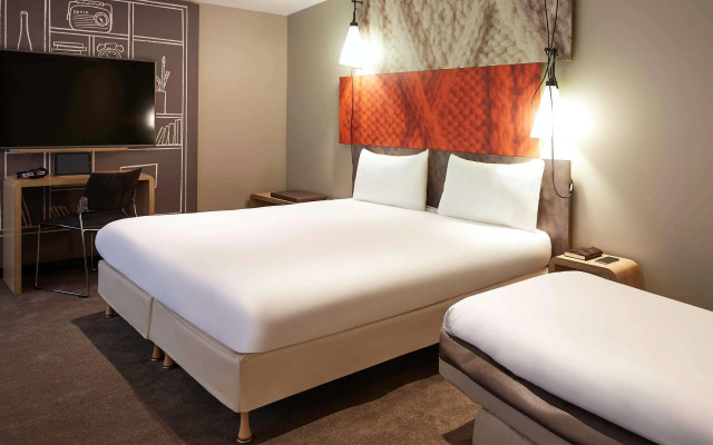 Ibis Paris Canal Saint Martin