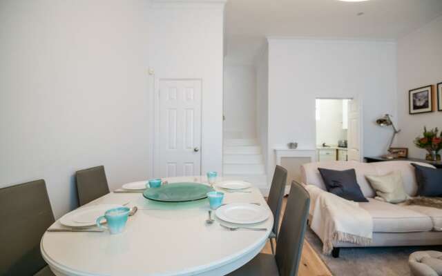 Classic Belgravia Home by Victoria Station by Underthedoormat