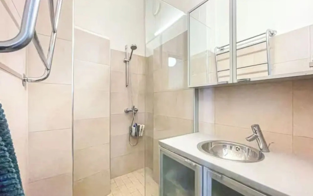 5 Room Apartment by the Esplanade Park
