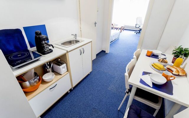 Urania Smack Apartment