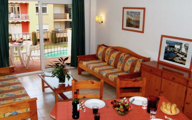 Holiday apartment in a complex near the sea