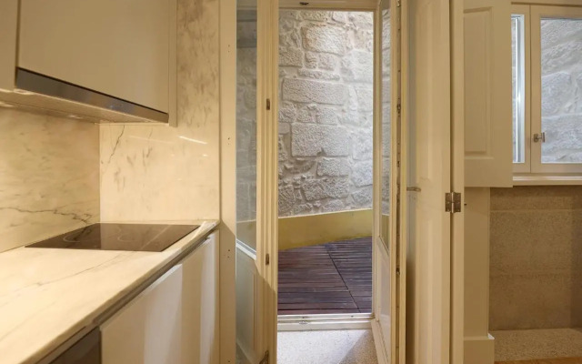 FLH Porto Traditional Studio with Terrace