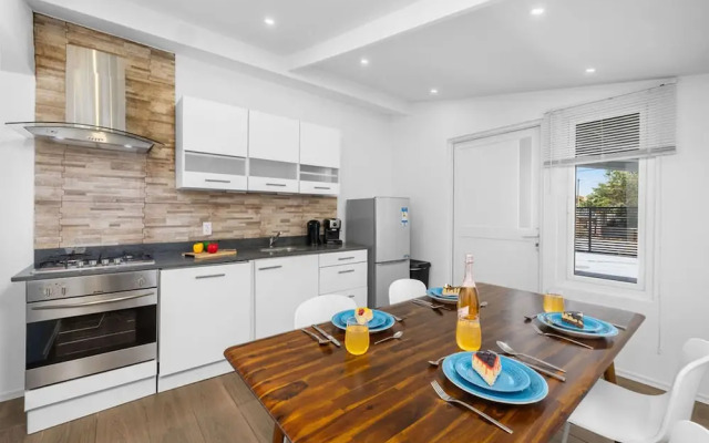 NEW Modern 3BR 3BA Private Pool Centrallylocated